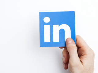 LinkedIn Advertising for iGaming Offers (And How to Avoid a Ban)