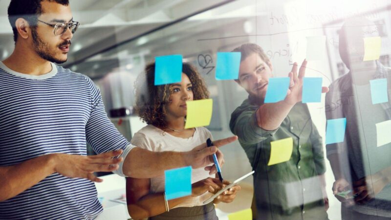 7 Leading Reunion Planning Websites for Bringing People Back Together